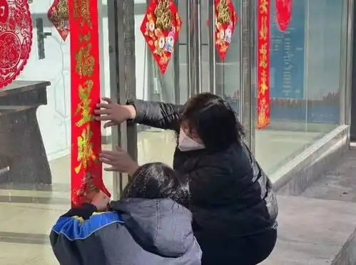 大红灯笼挂起来,氛围感拉满北京公交之家春意浓