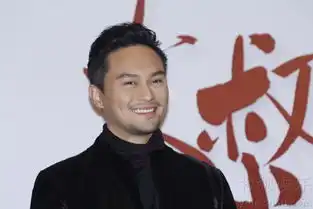 张智霖为大叔蓄须童颜变大叔否认转型
