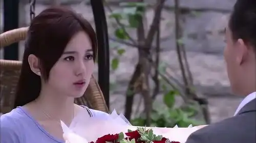 等待绽放张之恒拿着一束鲜花找孟妮,向她告白做他的女朋友
