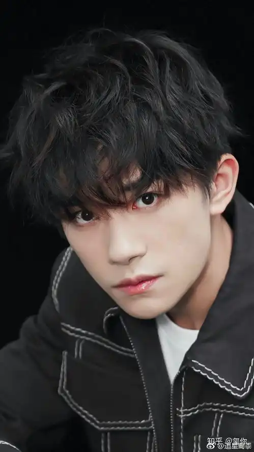 如何看待易烊千玺在少年的你的寸头剧照
