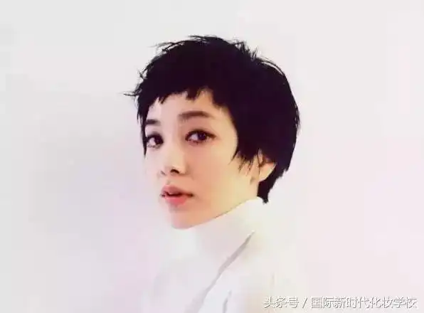 张雨绮的猫妖眉火了,显脸小就靠它手残党都能学会
