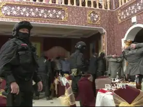 俄犯罪分子聚会遭警方突查
