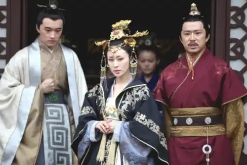 县委大院演员亲友团吴越的父亲是书画家,茹萍一家都是演员
