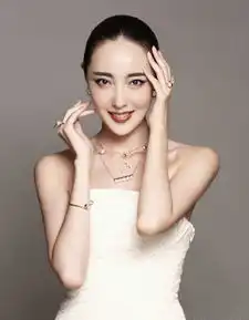 明星米露,娱乐圈演员和模特,被誉为宅男梦中情人

