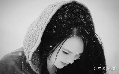 伤感的女生网名好听又有个性,我不只是伤感,而且心碎
