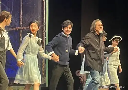 水中之书话剧落幕,粉丝晒15岁黄多多演出照,颜值气质绝绝子
