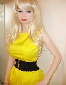 16岁真人芭比以假乱真称32f巨胸纯天然
