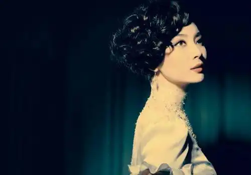 女王陈数拿奖无数气场全开,却曾自卑无比,被老师说笑比哭还难看
