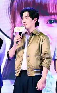 许你浮生若梦9月上线朱一龙新剧角色狂放不羁
