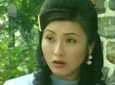 我和春天有个约会四美她成不老女神,她至今单身,她最可惜
