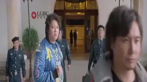 西虹市首富暴发富怎么走路,看到王多鱼我算是明白了
