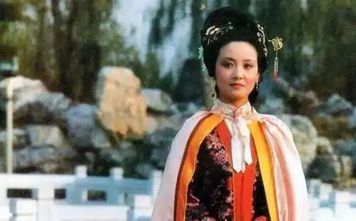 红楼梦一顿饭,王熙凤的两样小菜,平儿四样菜,显出凤姐精明