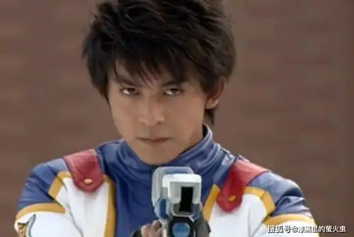 明星怎么带娃李佳航给儿子看自己演过的金甲战士