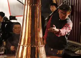让子弹飞曝冯小刚剧照偷吻刘嘉玲暗中调情