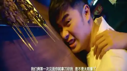爱情公寓陈赫对张起灵进行嘲讽,结果一扭头就被张起灵看到了
