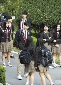 电影版奶酪陷阱剧照曝光朴海镇再穿校服演高中生毫无违和感