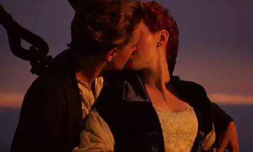 泰坦尼克号最后女主角死了吗还是睡着了