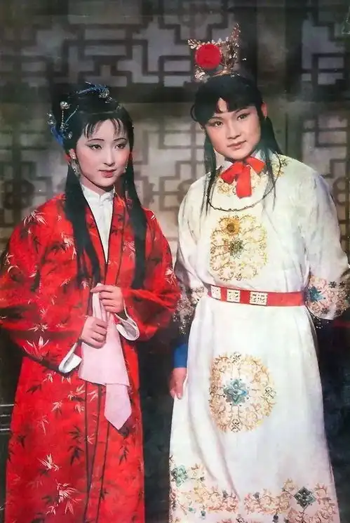 30年过去了,她为红楼梦设计的2700件戏服至今美得心颤

