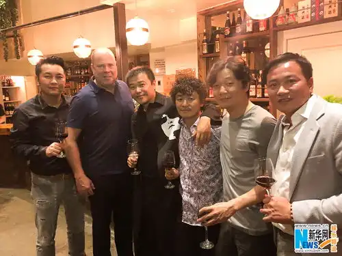 唐人街探案2纽约杀青成龙惊喜探班