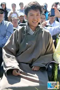 冯绍峰脖子被小狼抓伤导演赞有天赋有魅力