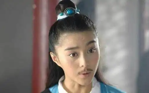 女扮男装的女星,一个比一个假,而她成功骗观众很多年