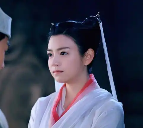 陈妍希春晚实在太仙了,不得不怀疑当初她是否得罪了造型师
