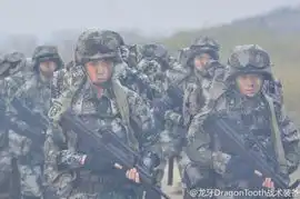 特3剧照男兵开车追着女特种兵跑极限越野
