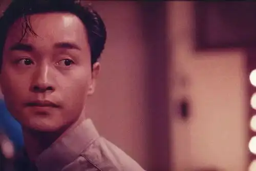 看了阿飞正传里的张国荣,终于明白为什么女人会爱上浪子
