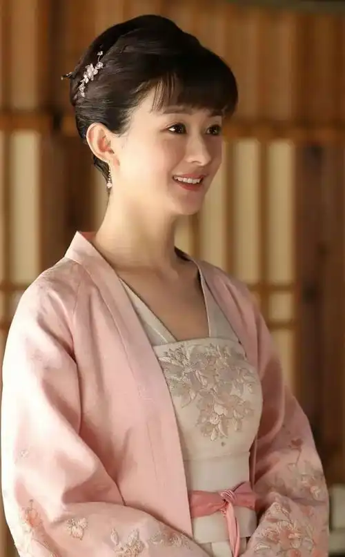 汉服市场火爆汉服用英文怎么说
