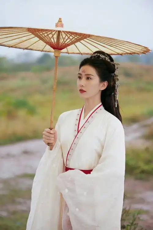 刘诗诗一念关山热播任如意孤冷之中有情有义
