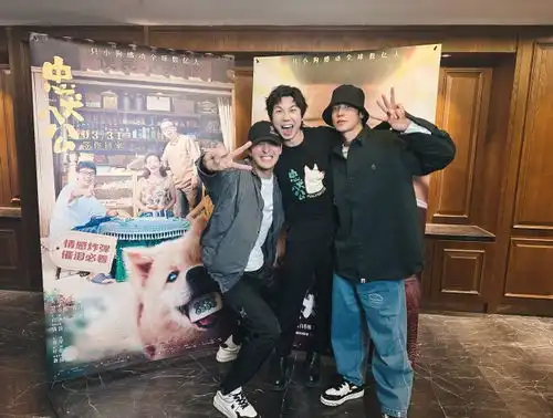 组图高瀚宇李铢衔现身忠犬八公首映礼支持白举纲新片
