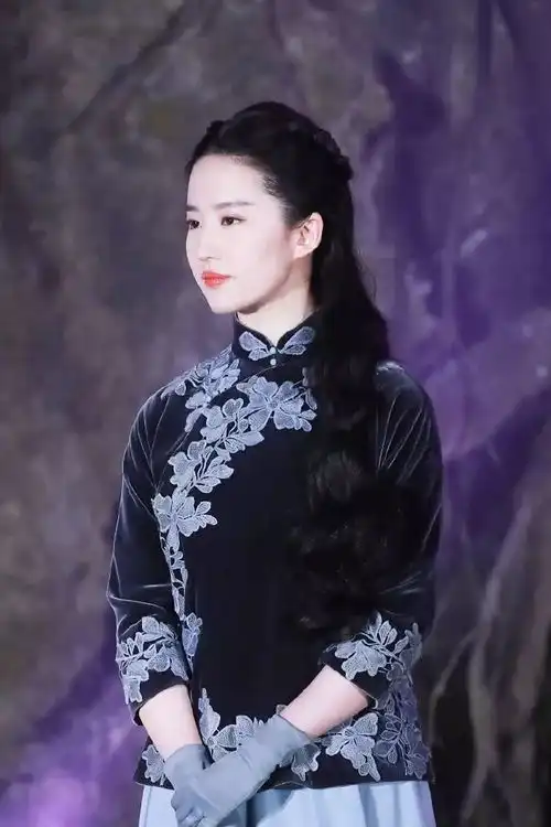 刘亦菲出道多年,为何一直不接拍清宫戏网友她一出现就大结局