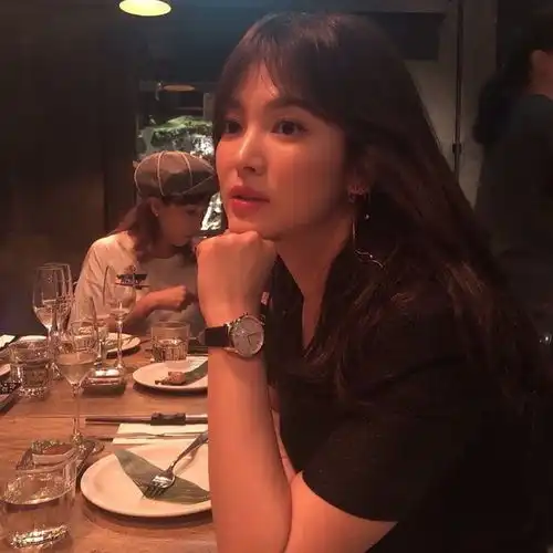 宋慧乔现在正在分手中电视剧公开剧照,和90后演员张基龙上演姐弟恋
