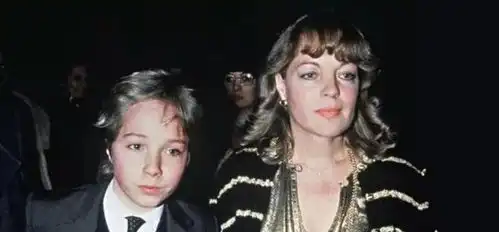 帅到老的阿兰德龙曾经无情地抛弃茜茜公主,晚年又说很爱她
