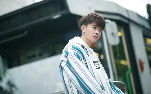 众多老戏骨加盟,任嘉伦主演的谍战片即将上映,网友熬夜也要追