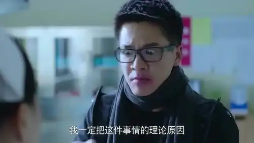 急诊科医生患者把灯泡放进嘴里拿不出来了,小护士居然也好奇想要试试