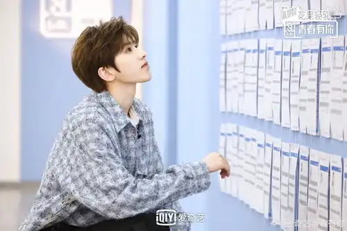 青春有你2更新蔡pd清新剧照有些关于梦想的悄悄话要说给你听
