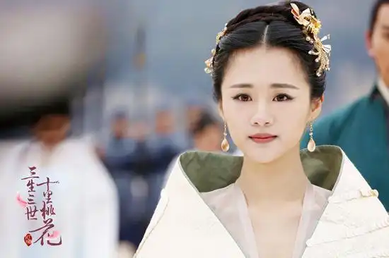 搭档赵丽颖和杨幂走红,演两部热播网剧人气大涨,现在是人气小花