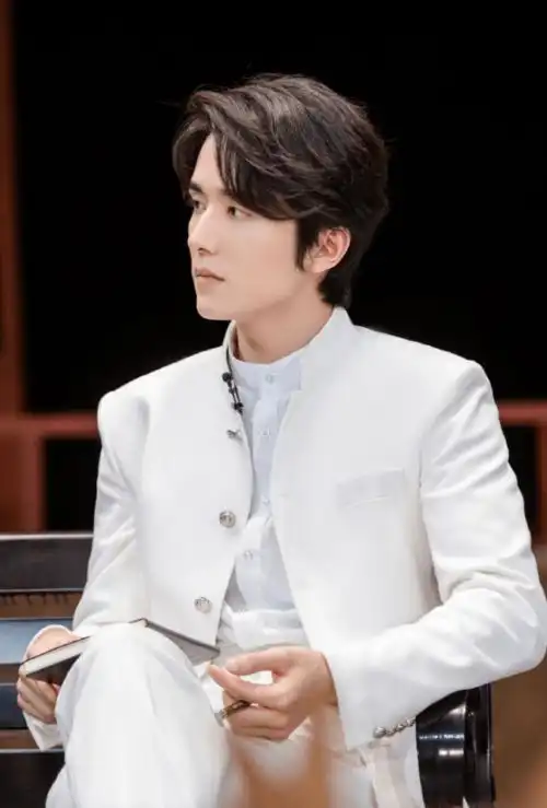明星大侦探第十一案正片上线张新成演绎爱国青年新才俊
