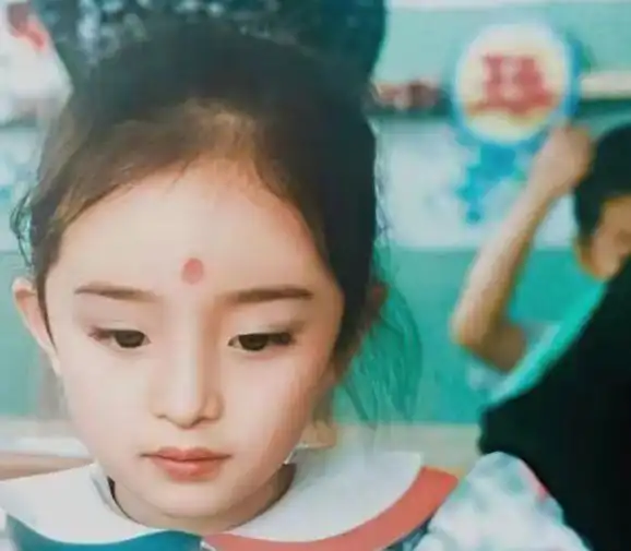 曾有记者问杨幂是否会为了女儿复婚杨幂随口说出了自己的心声