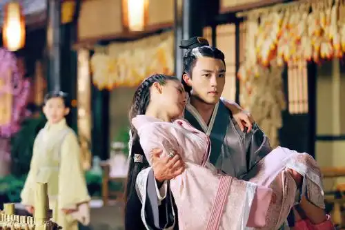 杨幂陈乔恩唐嫣郑爽电视剧女王激战暑期荧屏
