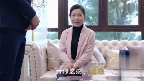 谈判官杨潇去看望赵母,杨潇也告诉了赵母,赵晨曦把谢晓飞带回家住