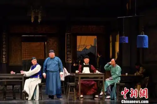 吴刚挺高兴能藏在角色后面
