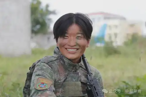 东非演兵场上的铿锵玫瑰

