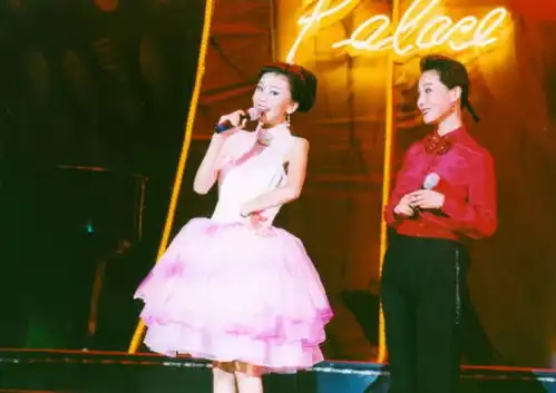 老照片我和春天有个约会
