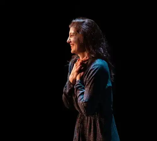 街区剧场用舞台艺术为时代的忧虑寻找位置