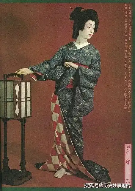 她是小百合原型,日本顶级艺伎,隐退后却状告艺伎回忆录作者
