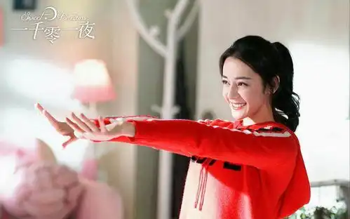 迪丽热巴新剧一千零一夜曝五一劳动节版海报007来插花
