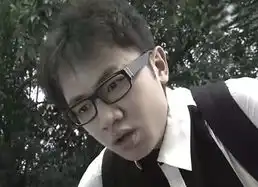 王祖蓝毕打自己人剧照
