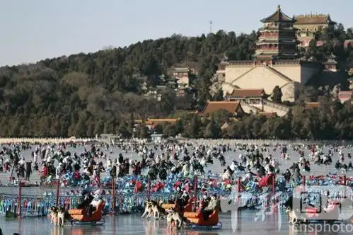 北京颐和园游人如织
